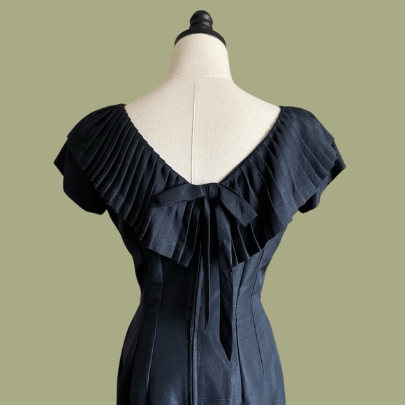 vintage 1950s pleat trim V back dress size medium - Picture 7 of 12
